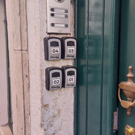 Apartamentos Alfama Fado Lisbon Bagian luar foto